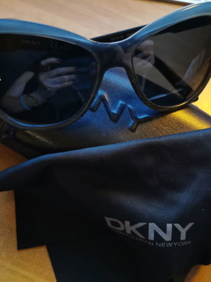 Γυαλιά ηλίου DKNY σαν καινούργια, μαύρο γκρι με αυθεντική θήκη
