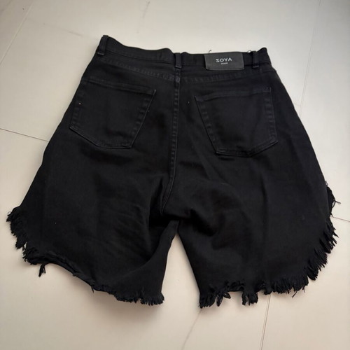 Zoya shorts with rips black like new, size S
