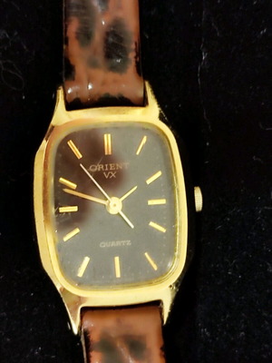 Orient Quartz women's vintage watch like new with leather strap