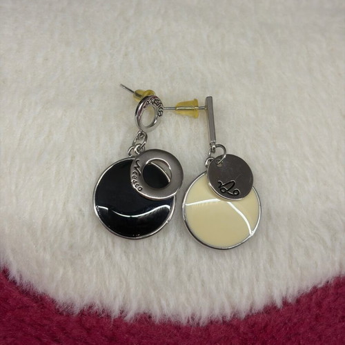 Asymmetrical design earrings like new, black and white