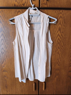 Pink Woman beige sleeveless vest like new, size S