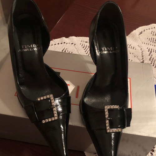 Time Foundulakis leather patent leather pumps like new