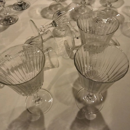 Ribbed vintage stemmed glasses like new, set of 9 (6 large + 3 smaller)