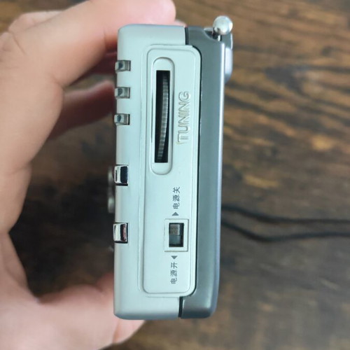Kaide digital pocket radio with clock and alarm