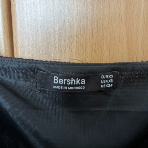 Top black with straps and fringes like new, size XS, Bershka