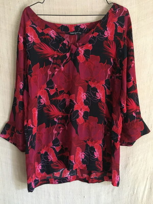 Peace Heart Joy silk crape top, size S, red floral