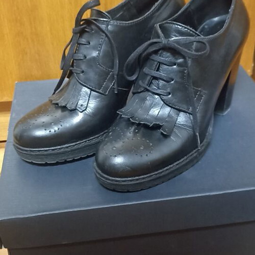 Black leather Oxford brogues with thick heel, size 38