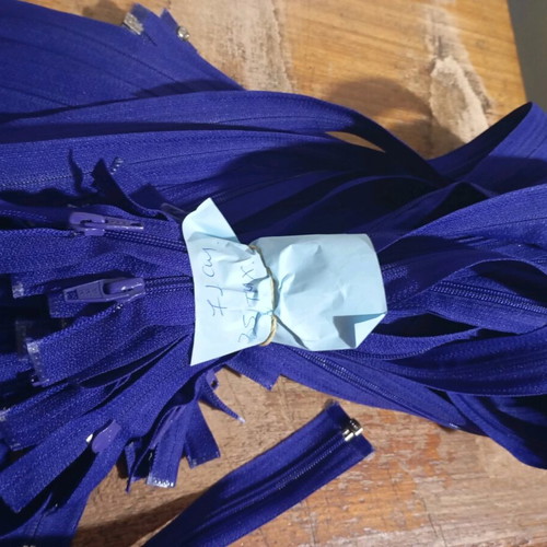 Plastic dark purple separable zippers 71 points, 35 pieces new