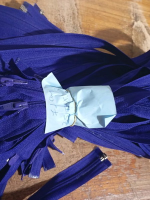 Plastic dark purple separable zippers 71 points, 35 pieces new