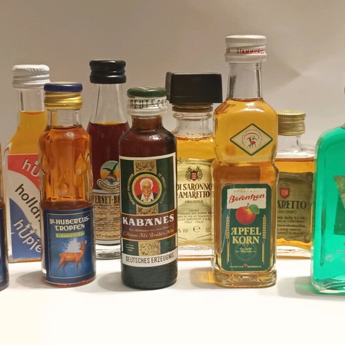 Liqueur miniatures like new, pack of 9 pieces