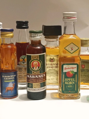 Liqueur miniatures like new, pack of 9 pieces