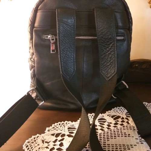 Nak leather quilted packpack like new, black