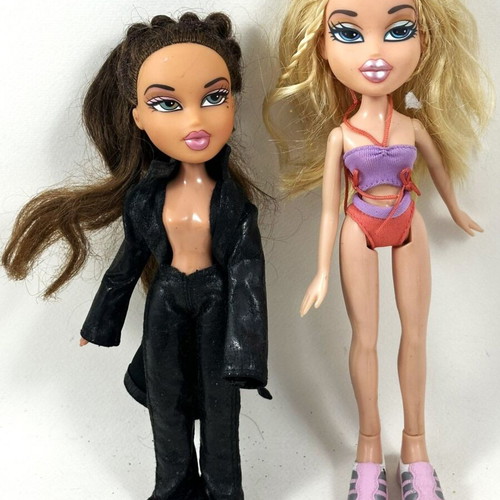 Bratz dolls pack of 7 with official Bratz accessory pouch used