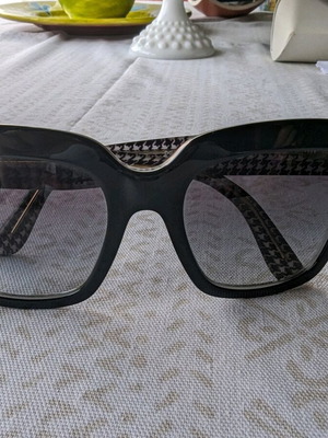 Dolce&Gabbana women's sunglasses like new with pied de poulle design