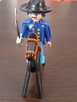 Playmobil кавалерийски офицер употребяван