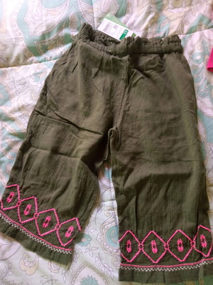 Παντελόνι παιδικό καινούργιο Benetton χακί 4-5 ετών