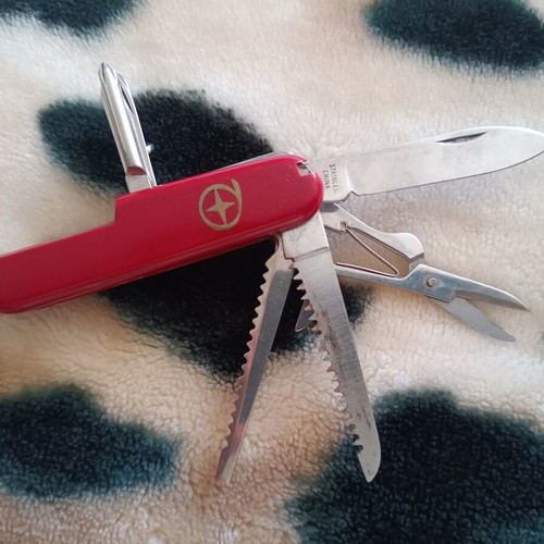 Swiss multitool pocket knife with 11 tools like new
