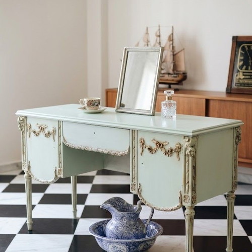 Restored dressing table like new in excellent condition