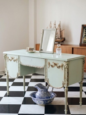 Restored dressing table like new in excellent condition