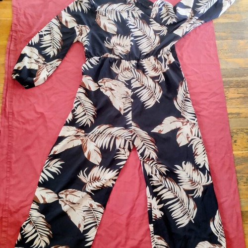 Jumpsuit used, long sleeve with black lace V, size 3XL