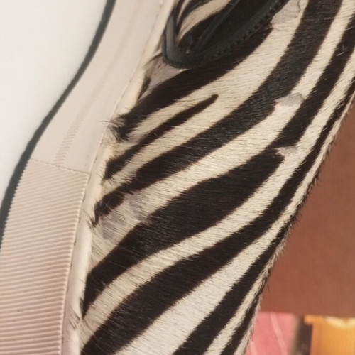 Cricket Zebra women's shoes like new with platform sole