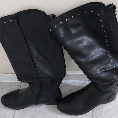 Black boots size 41 tall like new with low heel and warm lining