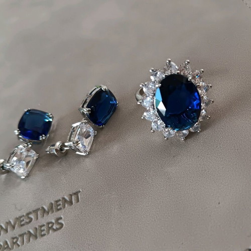 Silver jewelry set with blue polyhedral zirconia new