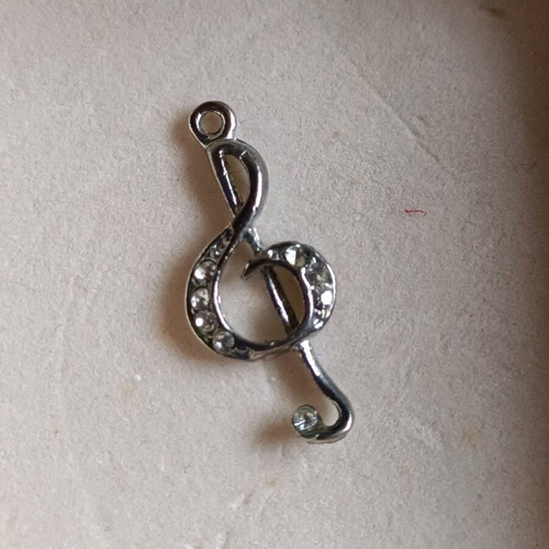 Silver Treble Clef Pendant like new with sparkling rhinestones