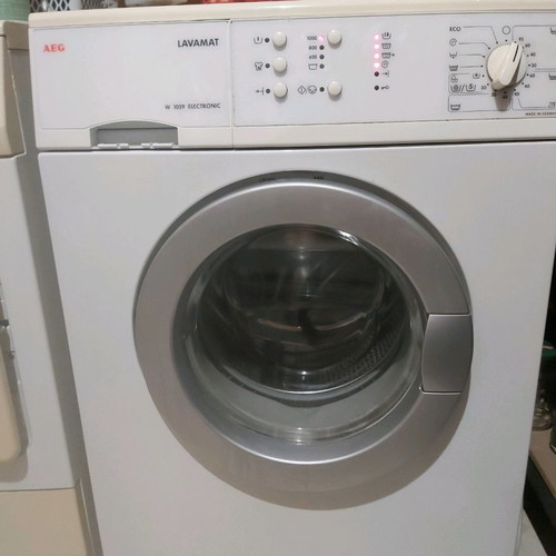 Πλυντήριο ρούχων AEG μεταχειρισμένο με σπασμένο καπάκι θήκης απορρυπαντικού