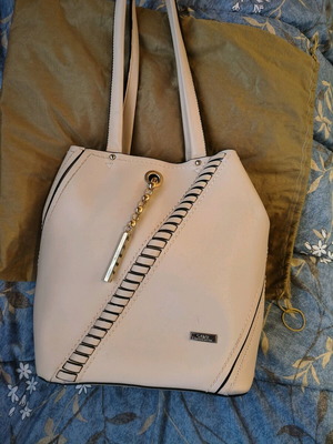 Savil leather shoulder bag, beige, bucket style