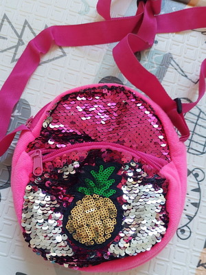 Pink shoulder bag used with sequins and pineapple design