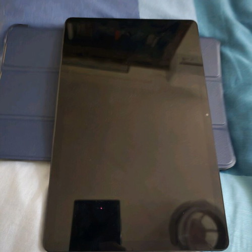 Xiaomi Redmi Pad 10.61" tablet like new, 4GB/128GB with case and stand
