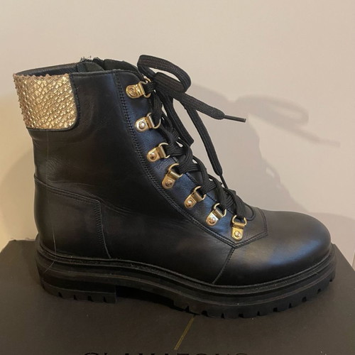 Glamazons boots new size 39 black with gold sequins