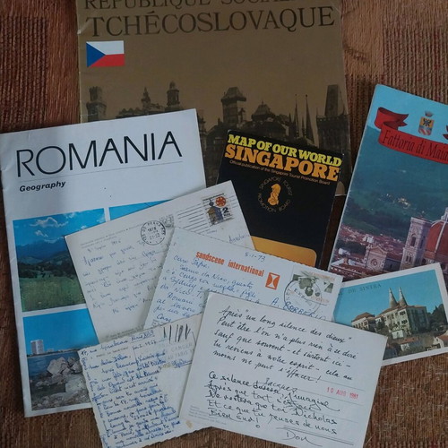 Postcards used, lot of 130 from around the world with maps and guides