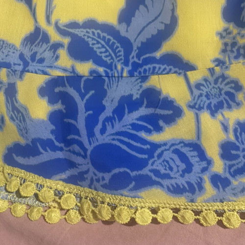 Lynne shorts new, blue and yellow, size 38 medium