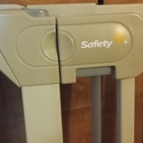Metal Safety 1st Fence with Door, 4 Pieces, 321 x 72 cm, Like New
