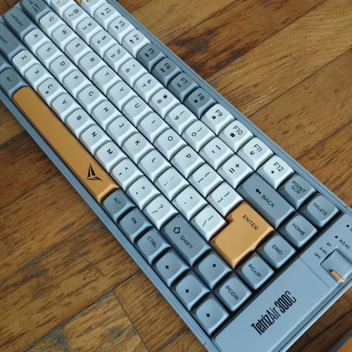 Alcatroz Tetriz Air 300c keyboard and mouse set like new