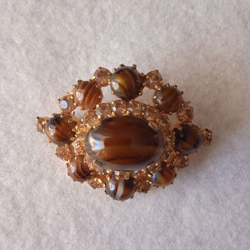 Vintage brooch with brown stones and gold tone