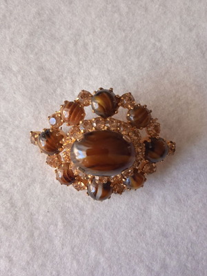 Vintage brooch with brown stones and gold tone