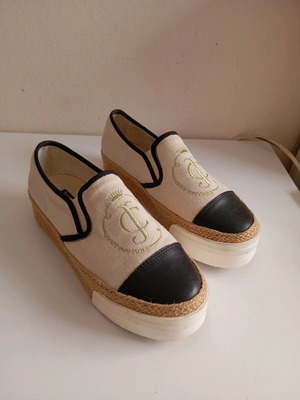 Juicy Couture women's platform sandals size 38.5 like new, cream/black