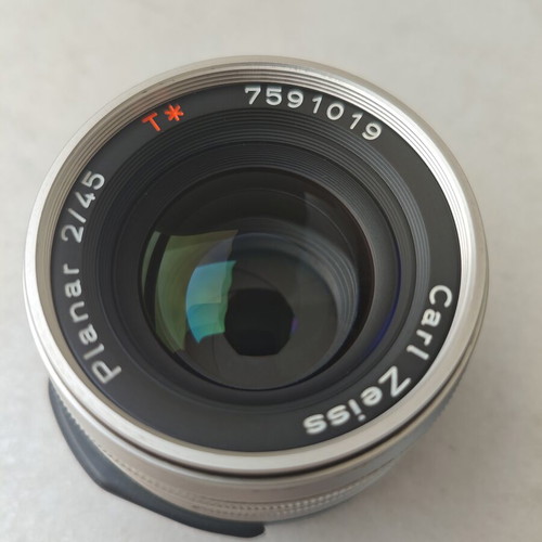 Carl Zeiss Planar 45mm lens for Contax G like new