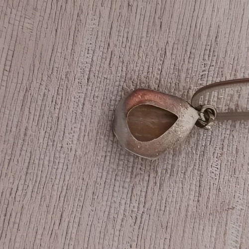 Silver iridescent pendant mother of pearl type like new