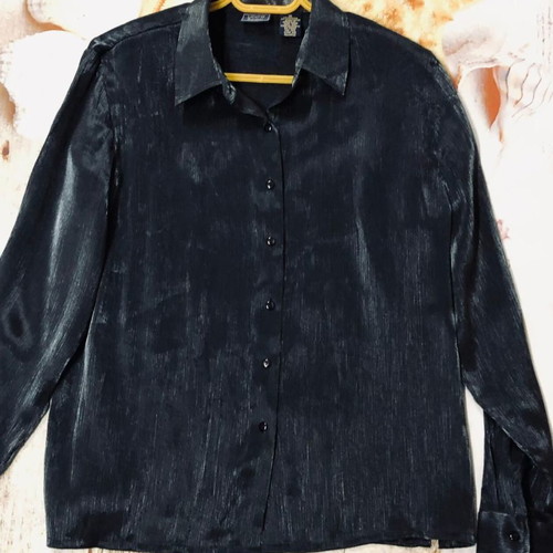 Laura Scott shirt like new, size L, black
