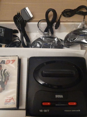Sega mega drive II ( Retro ) box στο κουτι με 2 χειριστηρια και cartridge κασετα παιχνιδι fifa 1997