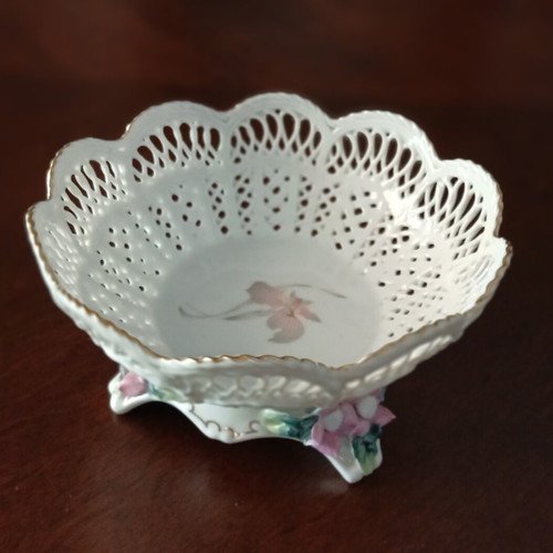 Debelly Fine Porselain Decorative Porcelain Bowl like new