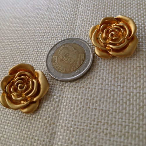 Vintage rose clip earrings like new, gold color