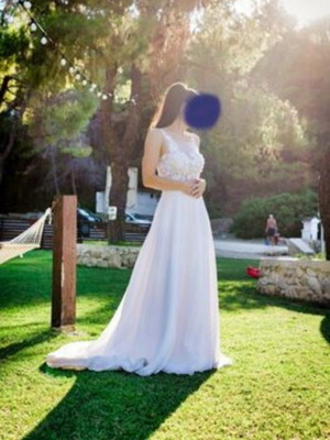 Wedding dress in A-line white size 48 with used veil