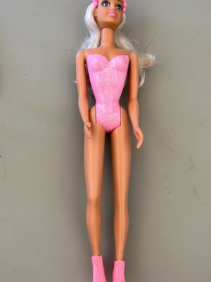 Sindy Ice Skater doll used, very good condition