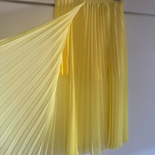 Zara skirt with built-in shorts and two slits like new, yellow, XS