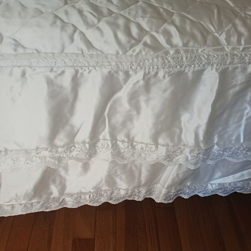 Bridal quilt double with two pillowcases new